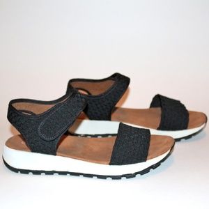 bernie mev. black sandal with velcro strap